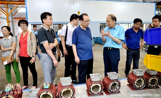 皖南电机陪同宋志明副司长在线圈车间参观调研 皖南电机陪同宋志明副司长在线圈车间参观调研